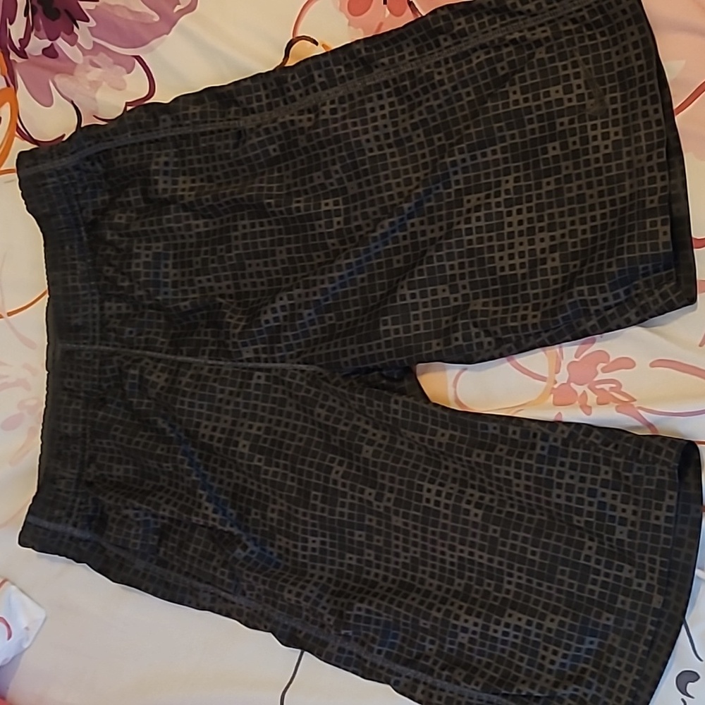 Boy's Nike DriFit Shorts Black and Gray Size Large